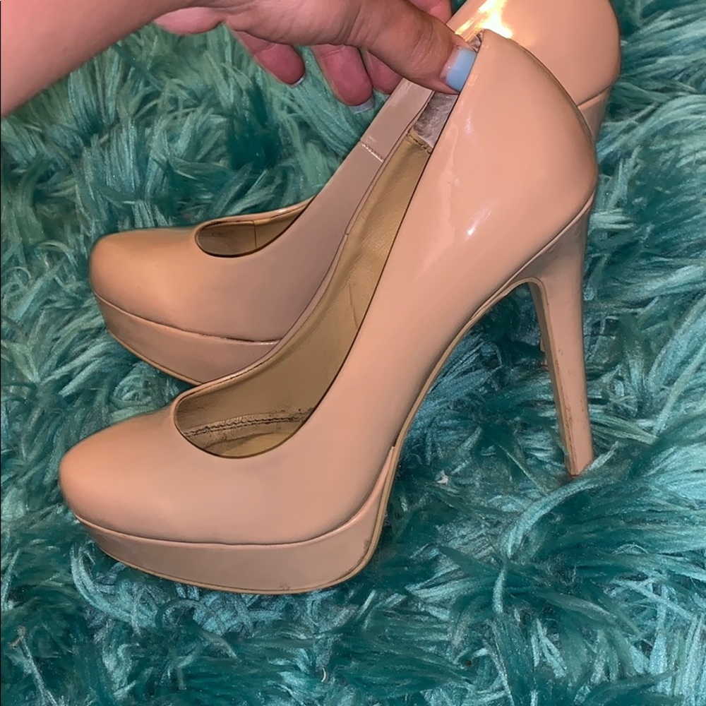 Nude Pumps